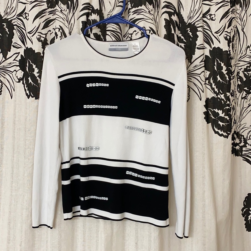 Alfred Dunner black and white women’s long sleeve shirt petite small with button
